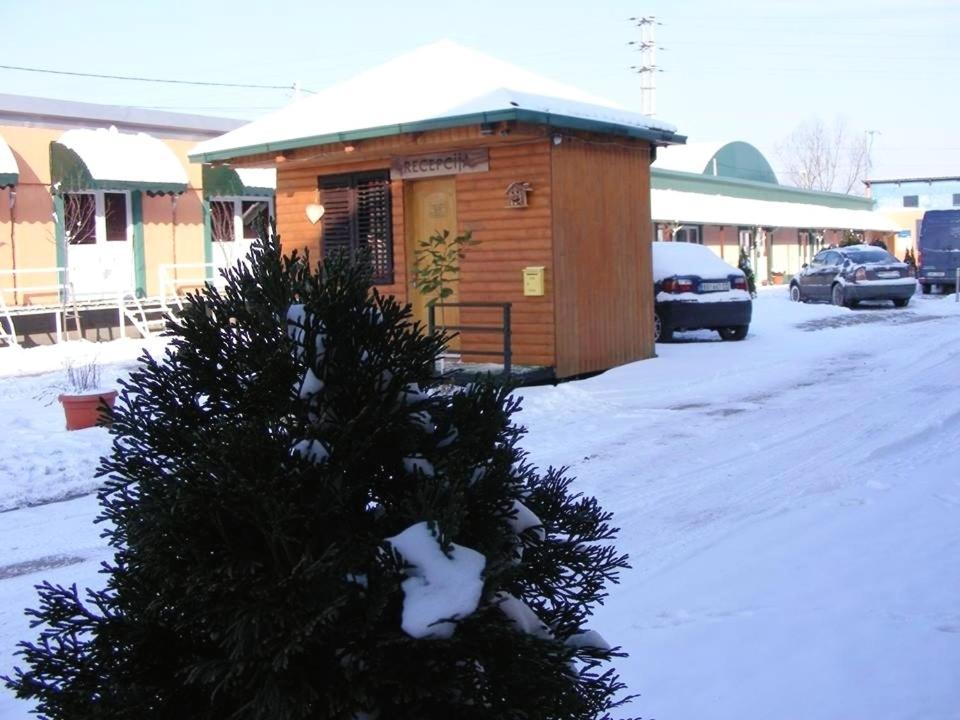 Fun Rooms Sobe Prenociste Borca Екстер'єр фото